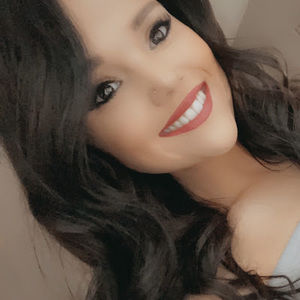 Meet your Posher, Dominique